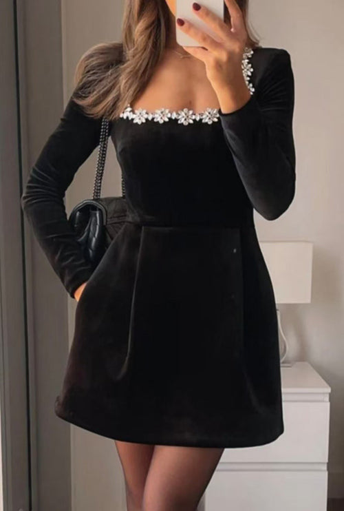 Elegant Square Neck Long-sleeved Dress With Flowers Rhinestone Design